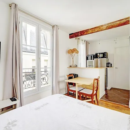 Tour Eiffel - Rue Cler Paris